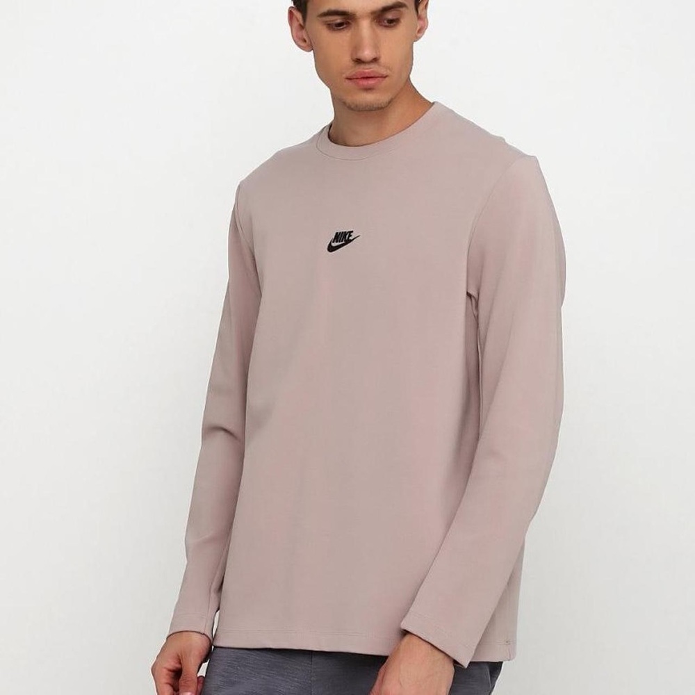 Nike Men's Long Sleeve Crew Neck Sweatshirt in Light Mauve